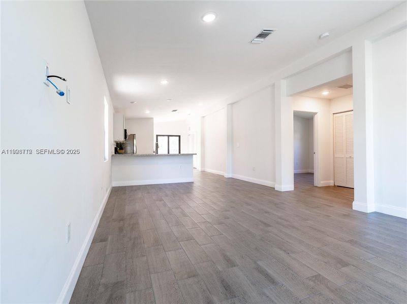 Spacious, unfurnished interior of a new home in , Pompano Beach (Image 28).