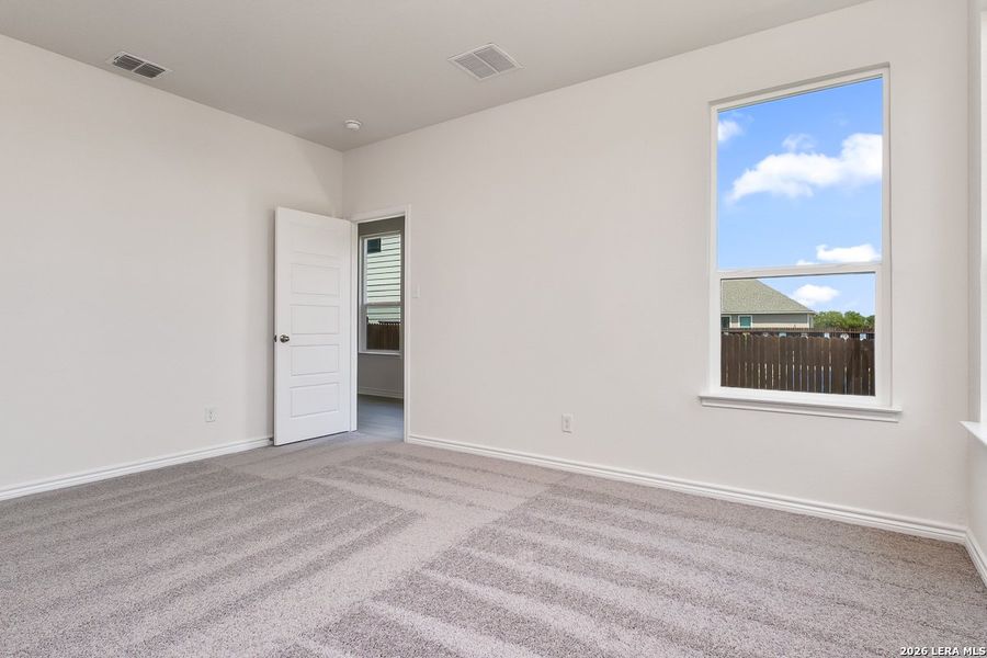 Spacious, unfurnished interior of a new home in Woodside Farms, Seguin (Image 11).