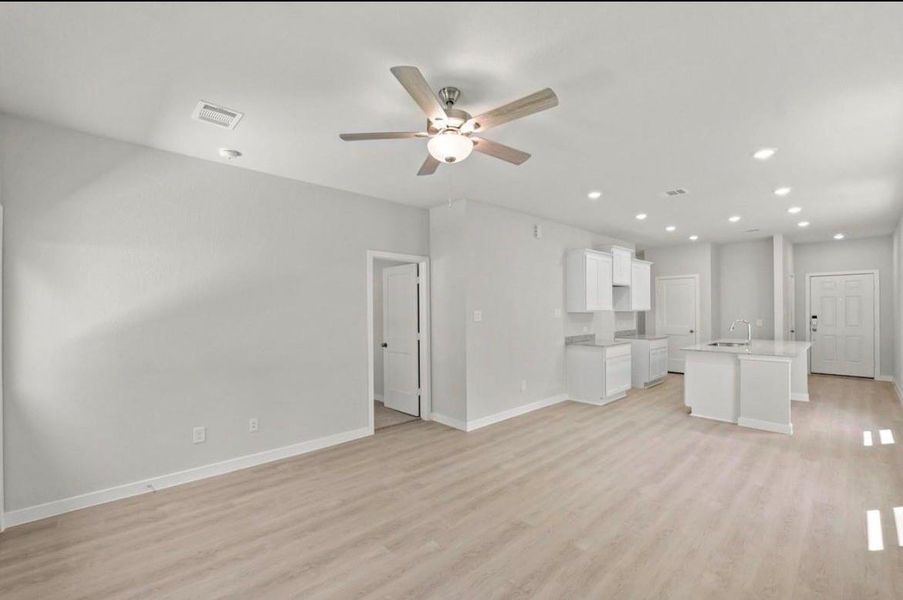 Spacious, unfurnished interior of a new home in Maple Heights, Porter (Image 16).