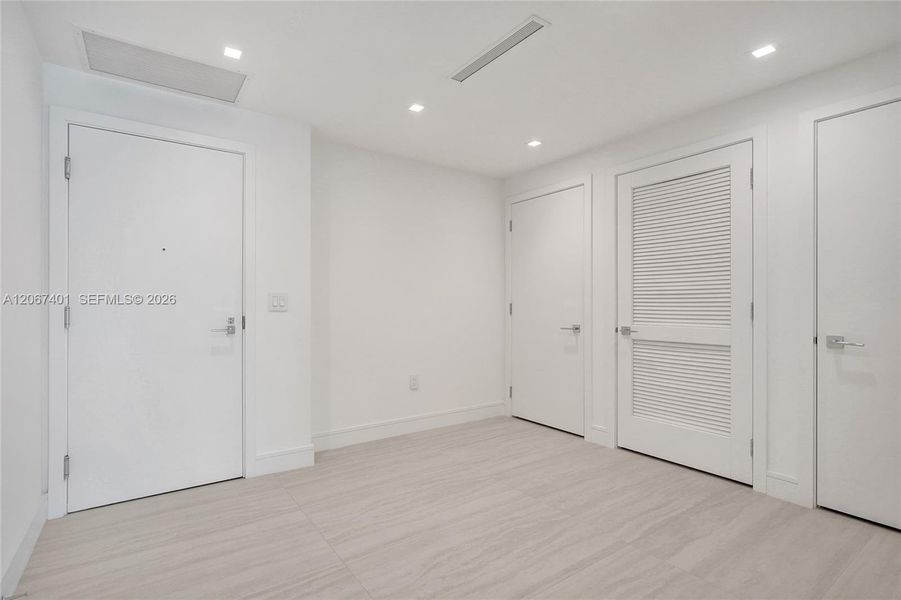 Spacious, unfurnished interior of a new home in , Miami (Image 42).