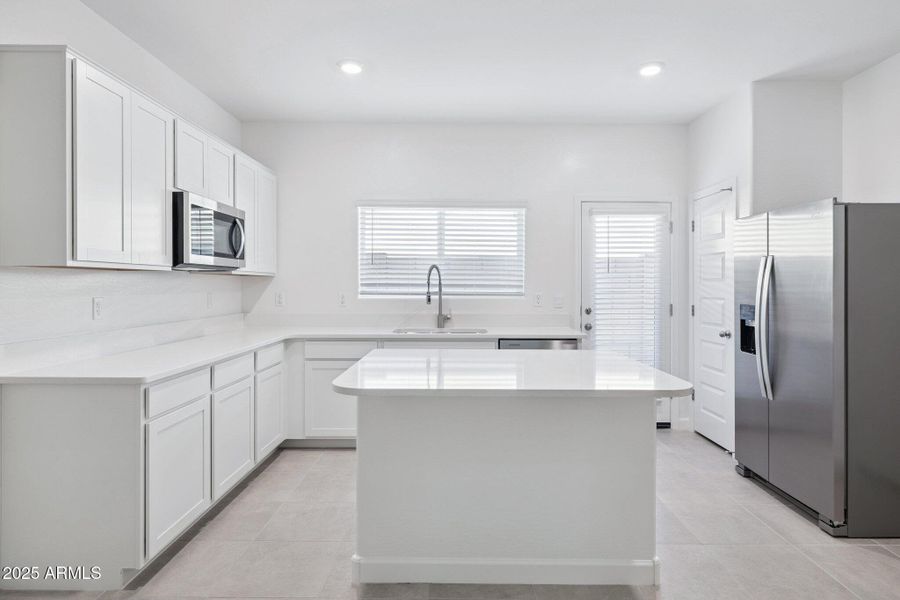 13-web-or-mls-1476-s-241st-ave