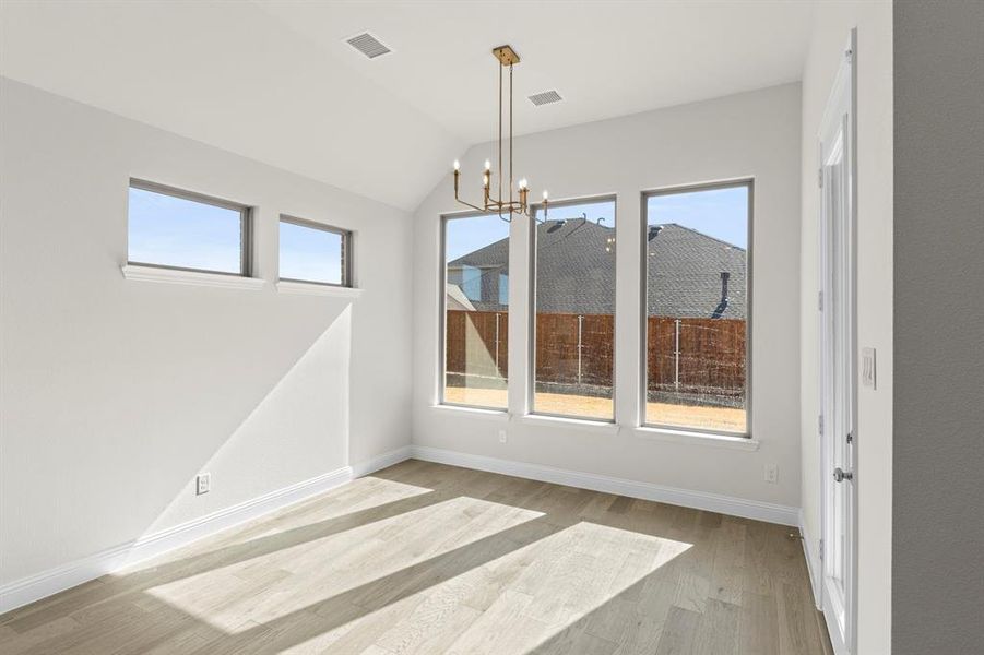 17. 3135 Fisher - Dining