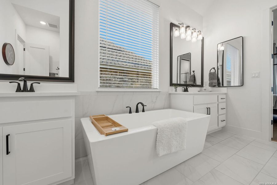 Furnished interior view inside a new home in La Cima, San Marcos (Image 32).