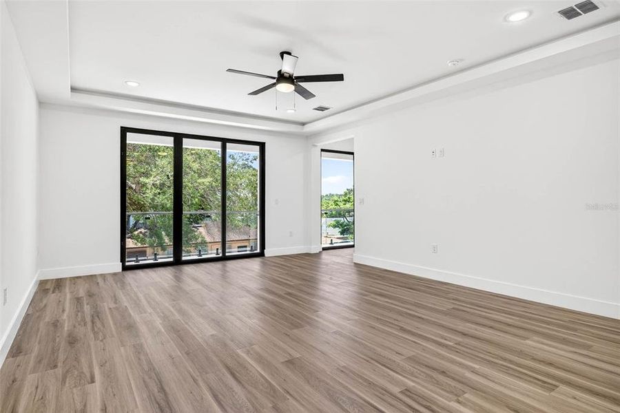 Spacious, unfurnished interior of a new home in , Tampa (Image 46).
