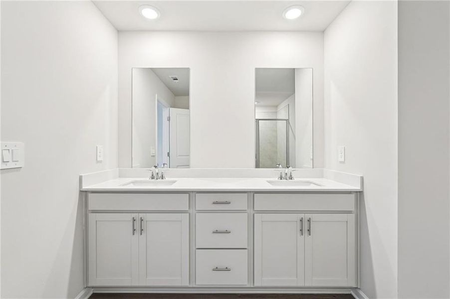 Furnished interior view inside a new home in Ivey Township, Dallas (Image 13).
