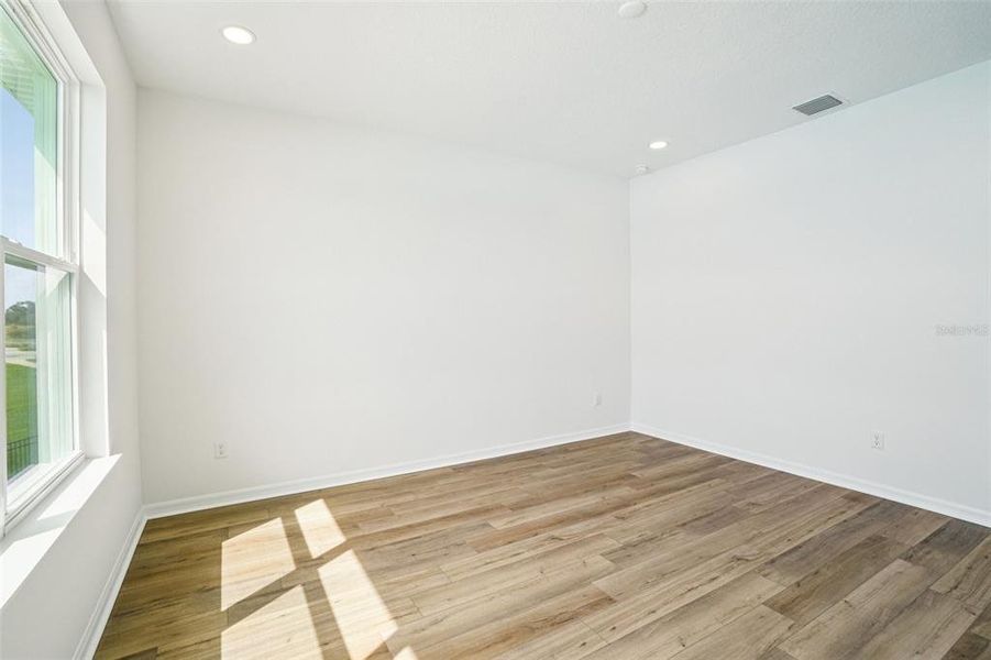 Spacious, unfurnished interior of a new home in Isla Mirada, San Antonio (Image 23).