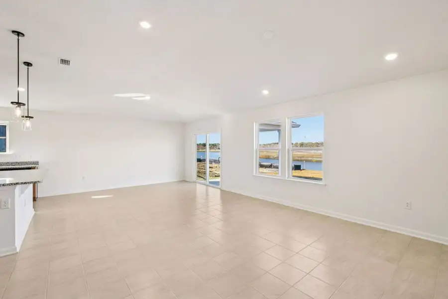 Spacious, unfurnished interior of a new home in Hawkes Meadow, Jacksonville (Image 5).
