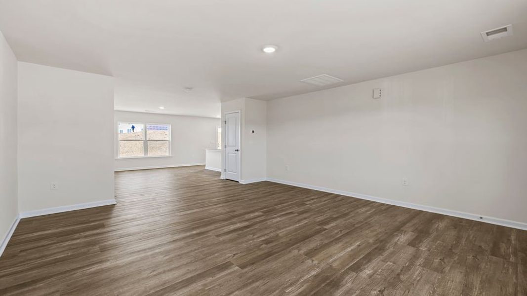 Spacious, unfurnished interior of a new home in Baxter Village, Boiling Springs (Image 19).