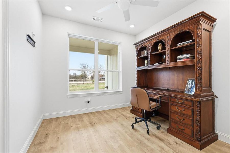 Furnished interior view inside a new home in , Melissa (Image 25).