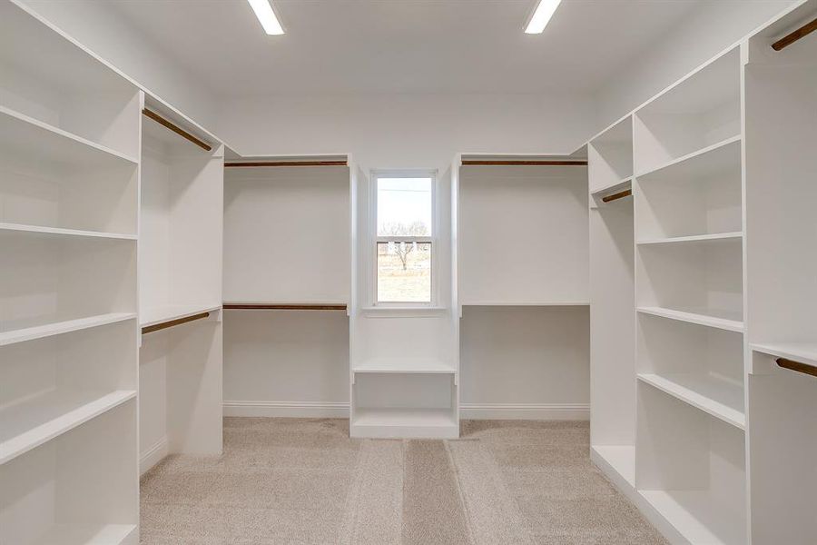 Spacious, unfurnished interior of a new home in , Weatherford (Image 20).