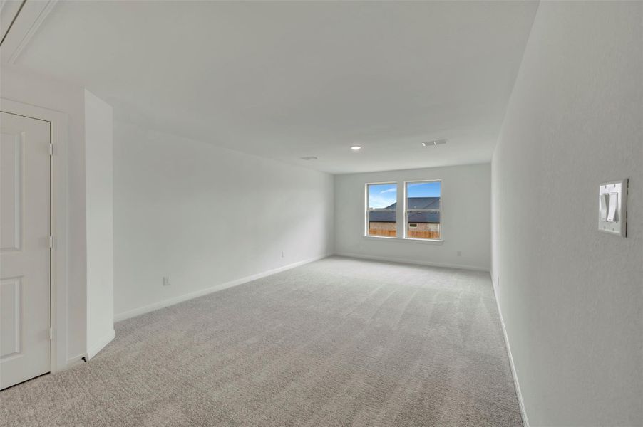 Spacious, unfurnished interior of a new home in Beacon Point at Lago Mar 50’ Homesites, Texas City (Image 14).