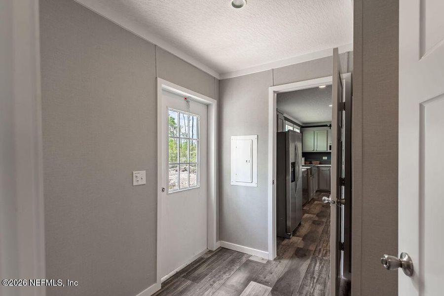 Spacious, unfurnished interior of a new home in , Florahome (Image 27).