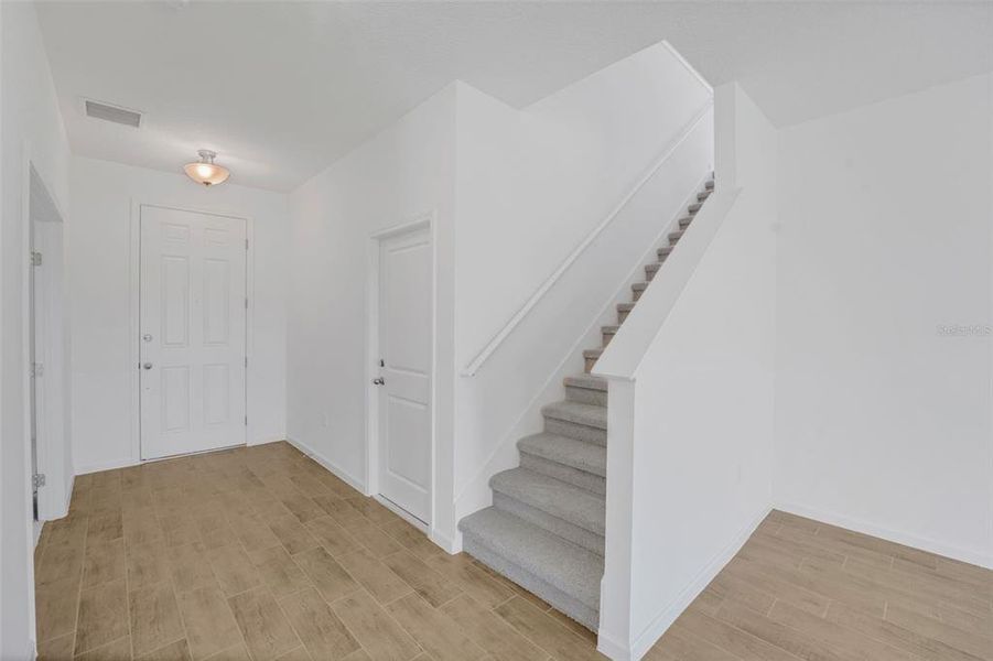 Spacious, unfurnished interior of a new home in Willowbrook North, Winter Haven (Image 34).