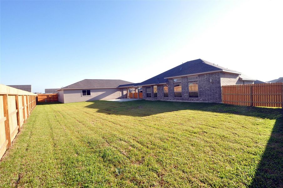 Exterior details and patio area of a home in Pedregal, League City (Image 26).