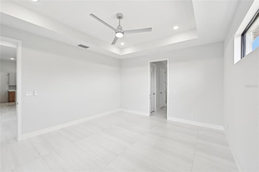 Spacious, unfurnished interior of a new home in , Port Charlotte (Image 32).