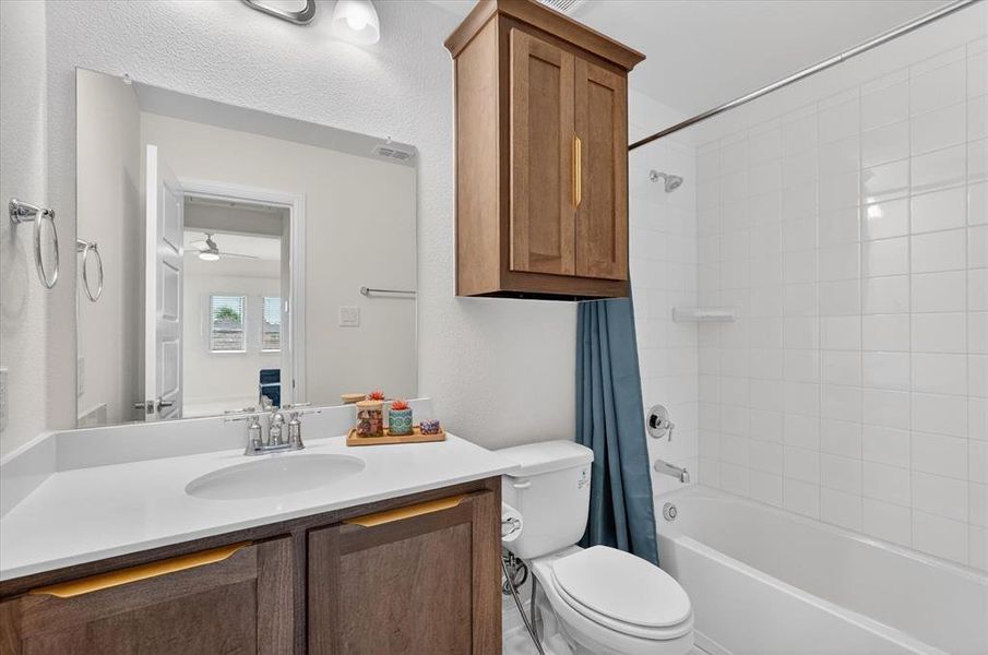 Furnished interior view inside a new home in Meadow Run, Melissa (Image 15).