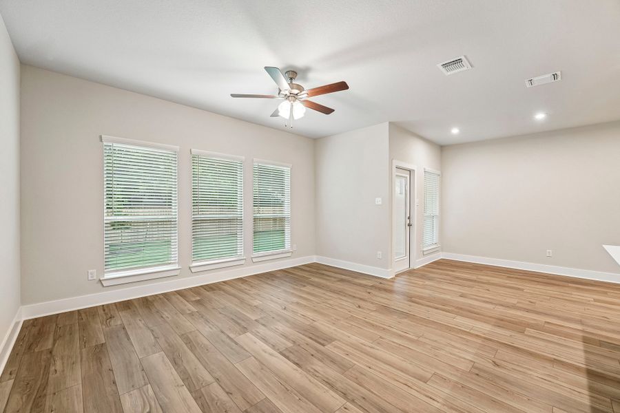 Spacious, unfurnished interior of a new home in Three Creeks, Belton (Image 12).