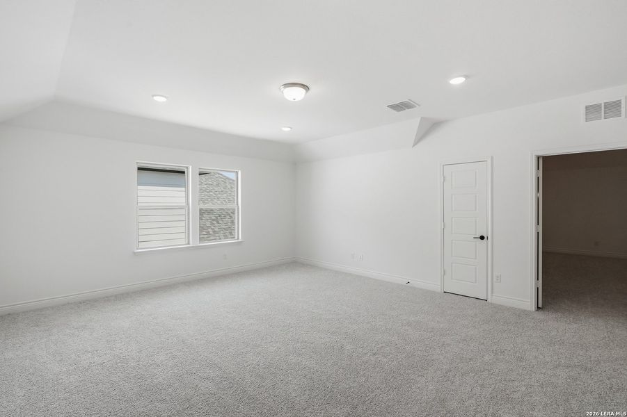 Spacious, unfurnished interior of a new home in Bison Ridge, San Antonio (Image 19). Spacious, unfurnished interior of a new home in Bison Ridge, San Antonio (Image 19).