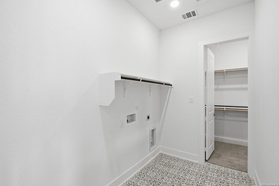 Spacious, unfurnished interior of a new home in Prominence, San Antonio (Image 26).