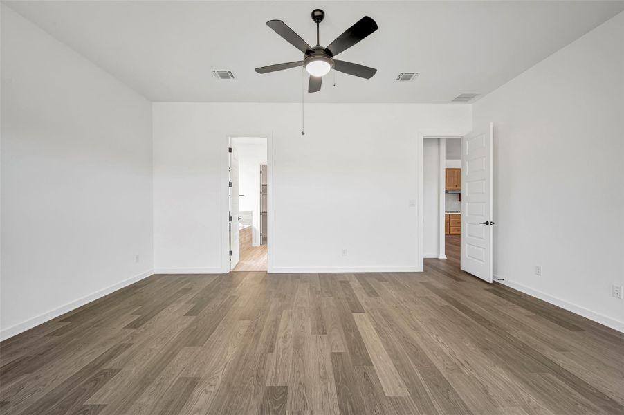 Spacious, unfurnished interior of a new home in Heritage, Dripping Springs (Image 32).