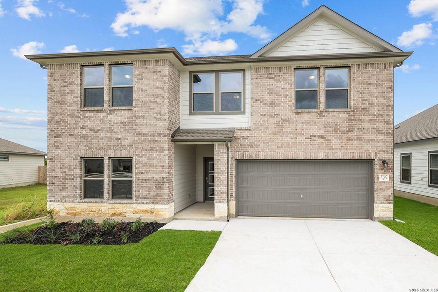 Front exterior of a new home in Summerlin, San Antonio, TX, highlighting curb appeal (Image 20).