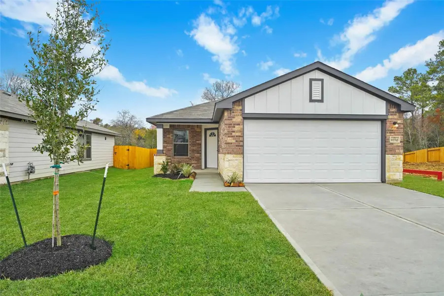 Front exterior of a new home in Lexington Heights, Willis, TX, highlighting curb appeal (Image 1). Front exterior of a new home in Lexington Heights, Willis, TX, highlighting curb appeal (Image 1).