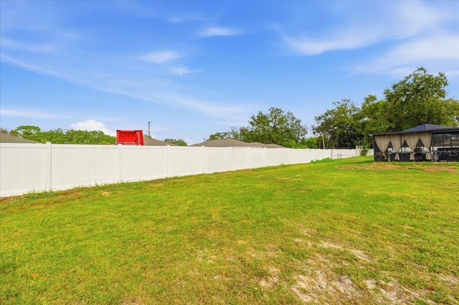 Exterior details and patio area of a home in , Auburndale (Image 30).