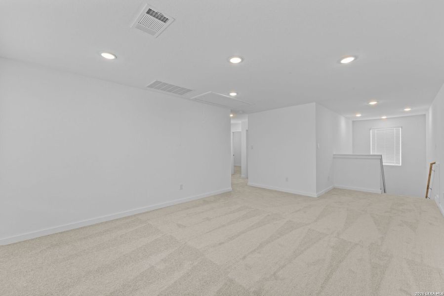 Spacious, unfurnished interior of a new home in Espada, San Antonio (Image 15).