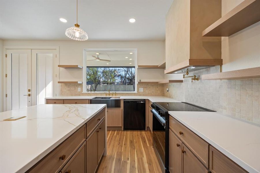 Furnished interior view inside a new home in , Terrell (Image 10).