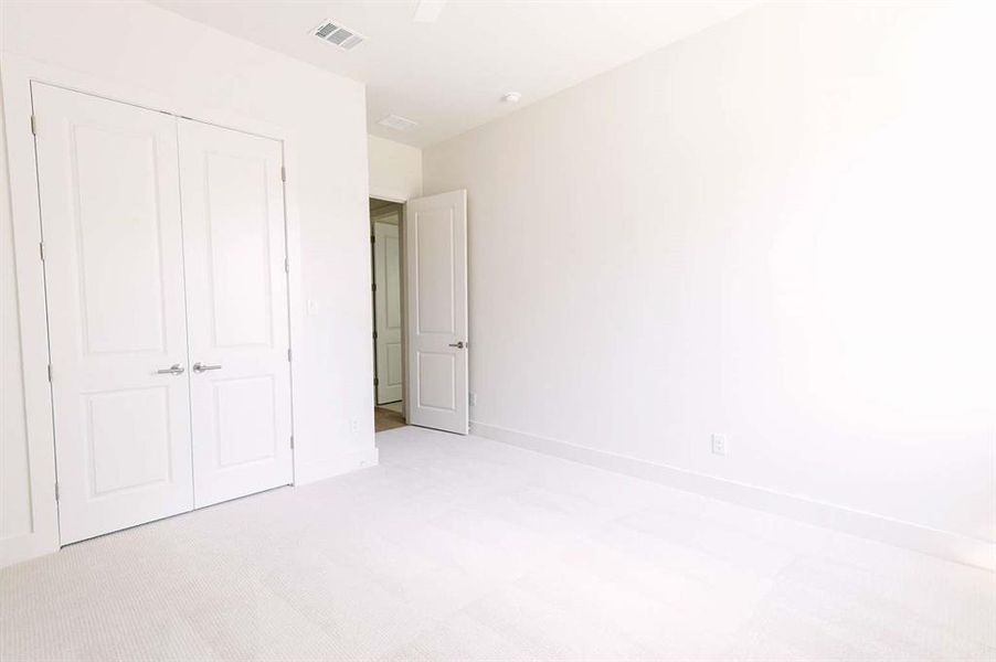 Spacious, unfurnished interior of a new home in , Weatherford (Image 18).