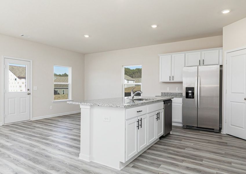 Move freely between the kitchen and dining area