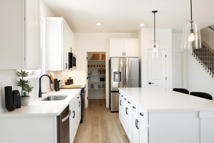 Kitchen | Amy | Ryegrass Collection – Freedom at Anthem in Kyle, TX by Landsea Homes