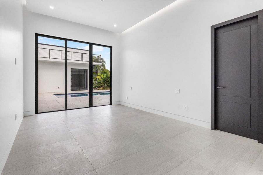 Spacious, unfurnished interior of a new home in , Parkland (Image 25).