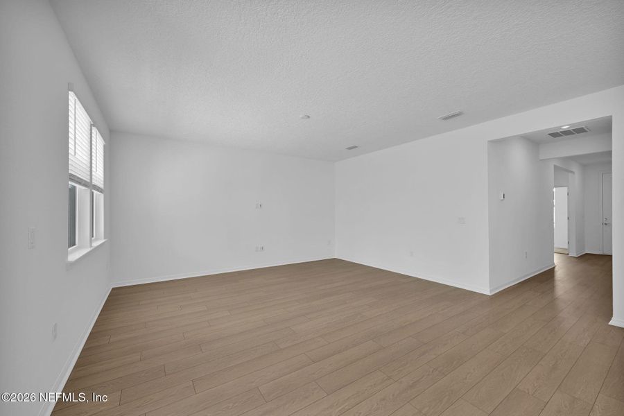 Spacious, unfurnished interior of a new home in Hyland Trail, Green Cove Springs (Image 32).