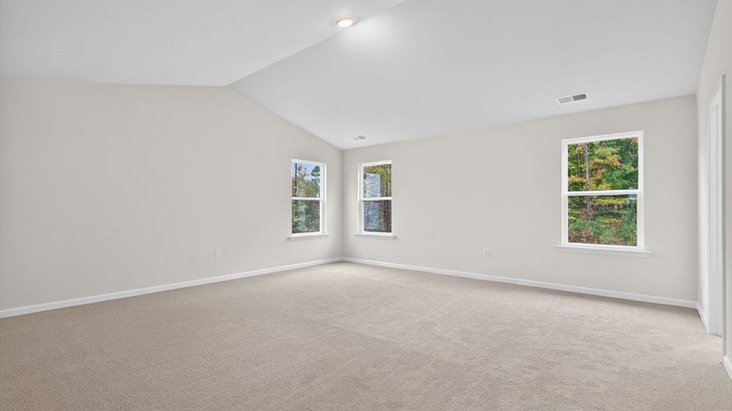 Spacious, unfurnished interior of a new home in Galvins Ridge, Sanford (Image 30).