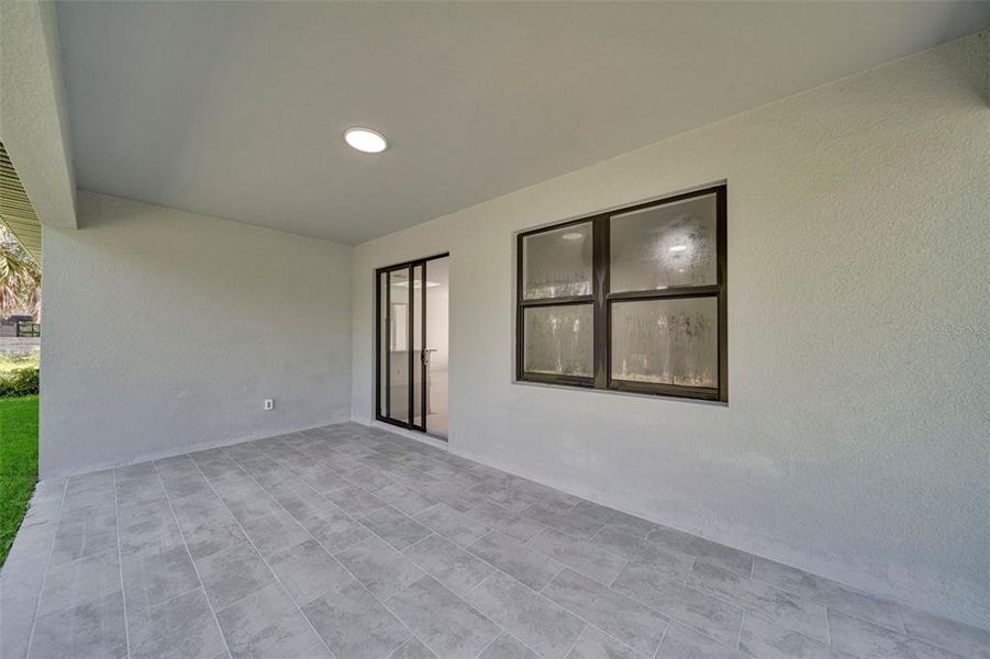 Spacious, unfurnished interior of a new home in , Port Charlotte (Image 10).