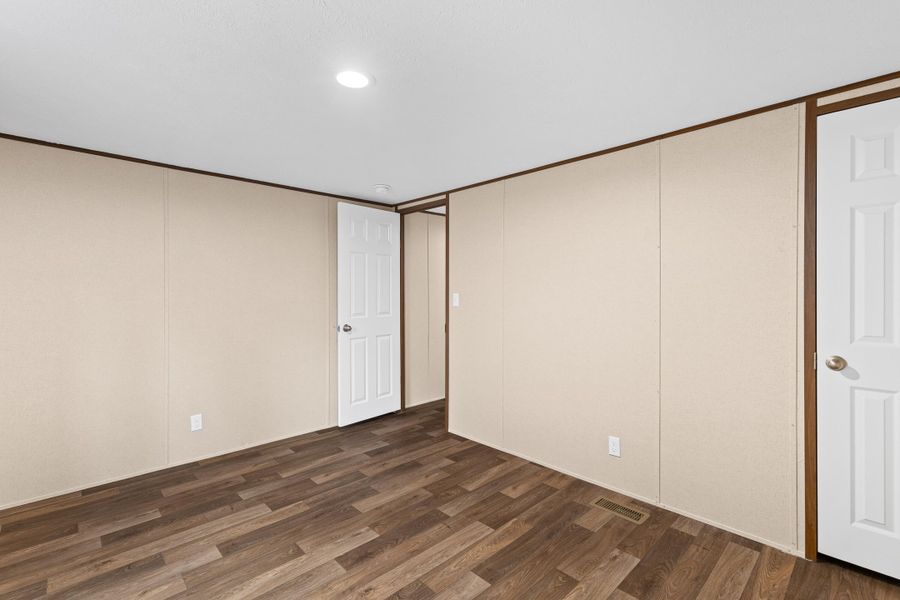 Spacious, unfurnished interior of a new home in , Summerville (Image 17).