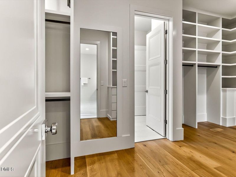 034-1280x960-master-bedroom-closet