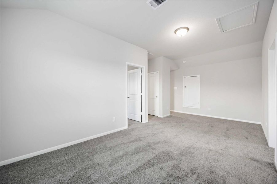 Spacious, unfurnished interior of a new home in Sunterra, Katy (Image 17).