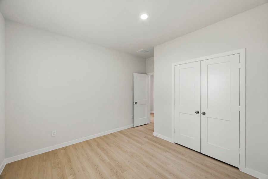 Spacious, unfurnished interior of a new home in Encino Estates, Dayton (Image 14).
