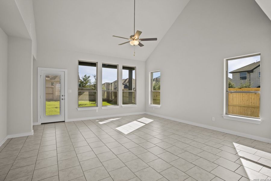 Spacious, unfurnished interior of a new home in Stillwater Ranch, San Antonio (Image 31).