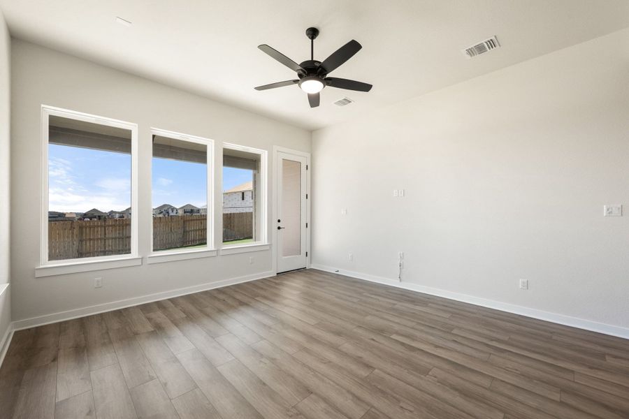 Spacious, unfurnished interior of a new home in Lariat, Liberty Hill (Image 21).