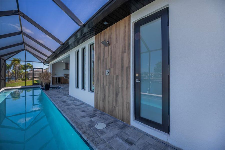 Exterior details and patio area of a home in , Port Charlotte (Image 3).