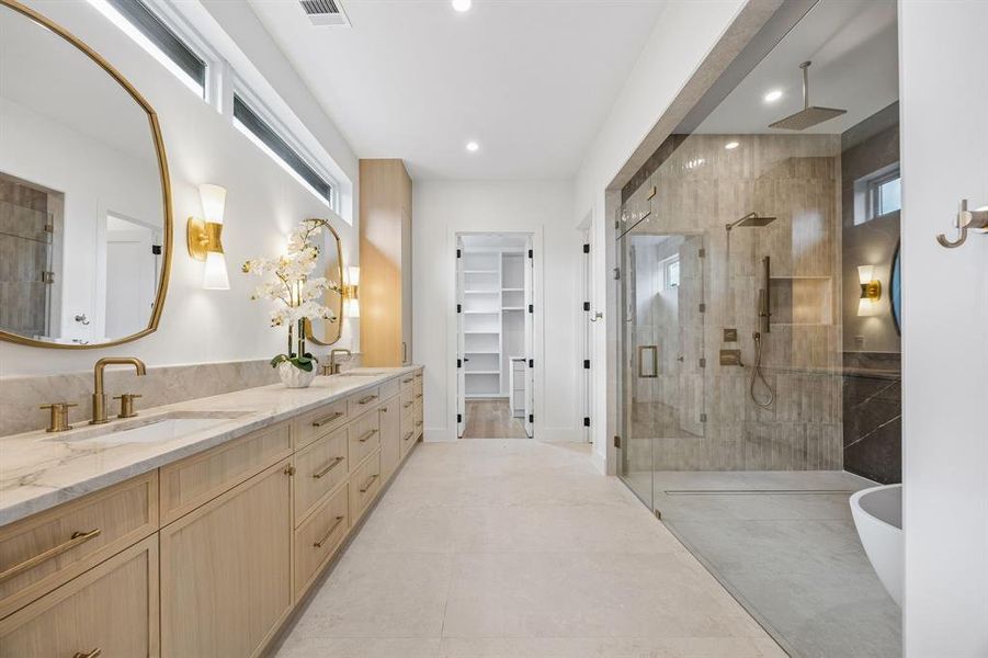 Furnished interior view inside a new home in , Dallas (Image 26).