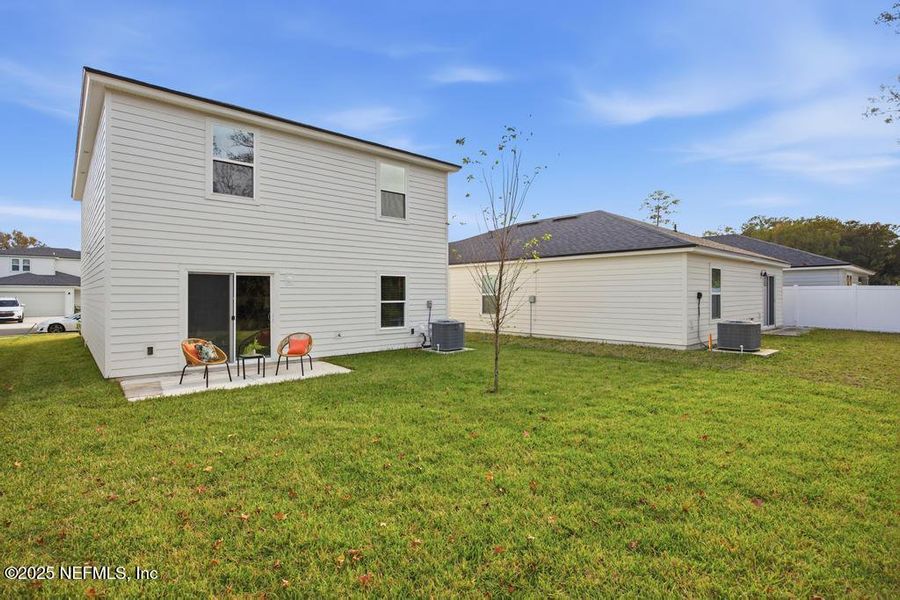 Exterior details and patio area of a home in Kings Preserve, Jacksonville (Image 4).