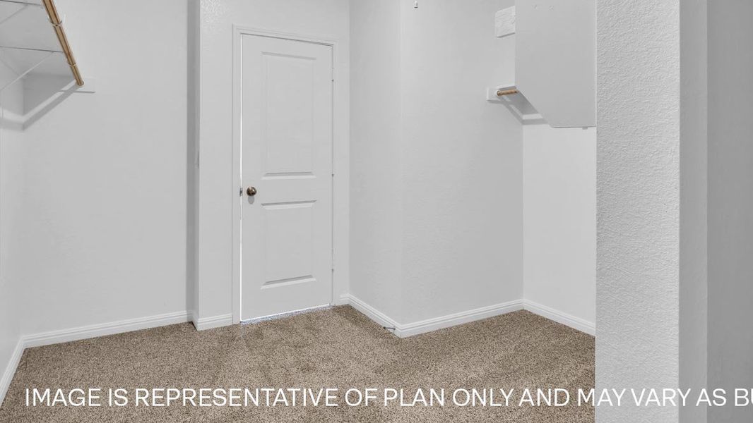 Spacious, unfurnished interior of a new home in Bar W Ranch, Leander (Image 19).