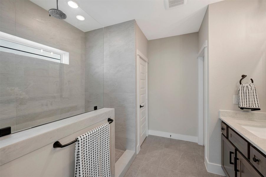 Furnished interior view inside a new home in Retreat at Oak Park, Houston (Image 12).