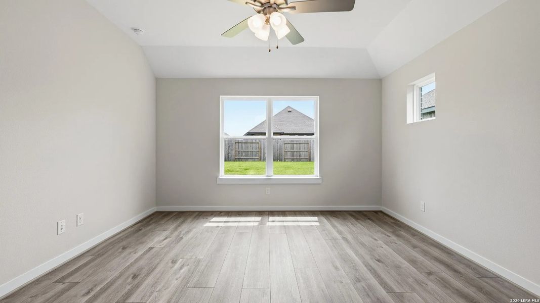 Spacious, unfurnished interior of a new home in Cloud Country, New Braunfels (Image 14).