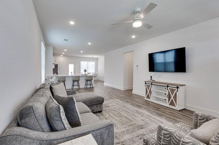 Furnished interior view inside a new home in Heritage Towne, Grand Prairie (Image 9).