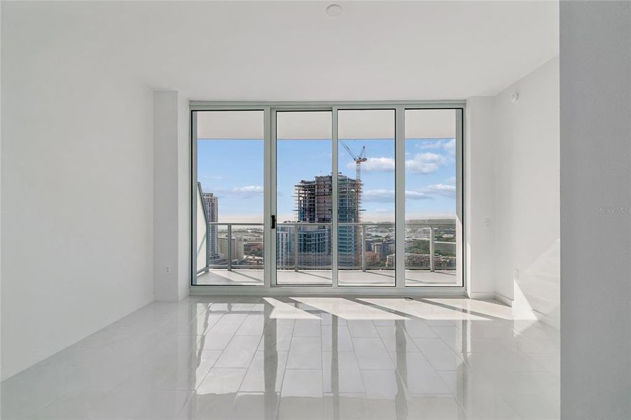 Spacious, unfurnished interior of a new home in , St. Petersburg (Image 24).